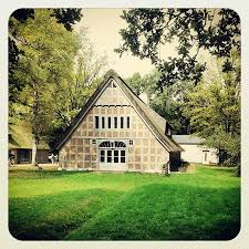 If you walk out of the centre of the village and turn into the sandy lane called im schluh, you will feel like you have left all of the hustle and bustle of everyday life behind. Haus Im Schluh Die Heinrich Vogeler Sammlung Haus Im Schluh Worpswede Reisebewertungen Tripadvisor