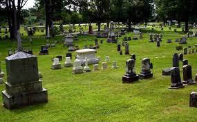 Close by is an ancient burial ground where local children made a pet 'sematary', complete with a misspelled sign. Pet Sematary Filming Sites Movie Locations Pet Sematary Stephen King Movies