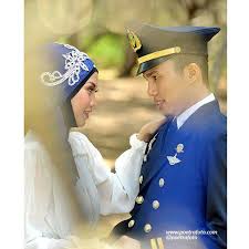 Keempat, bidan atau perawat identik dengan. Foto Pre Wedding Outdoor Utk Perwira Pelaut Beno Vita Prewedding Photoshoot At Yogyakarta Pre Wedding Photo By Poetrafoto Pre Wedding Photos Pre Wedding Photoshoot Wedding Photos