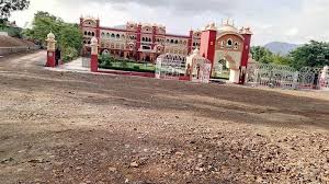 Bollywood Theme Park At Nd Film Studio Karjat Near Mumbai Nd film world (nd studio ) मुंबई पुणे महामार्गावरील चौक येथून हे ठिकाण हाकेच्या अंतरावर वसलेल आहे.