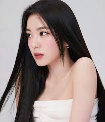 A First-Generation K-Pop Idol Is Mosaicked Out Of A Group Shot Because Of  His Past