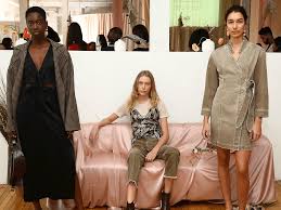 Коллекция детали backstage первый ряд. Must Read Nanushka To Launch Menswear The Royal Family Unveils Their Holiday Cards Fashionista