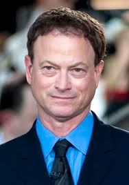 A very happy belated birthday to Gary Sinise! Photos credit: Chris Schmitt