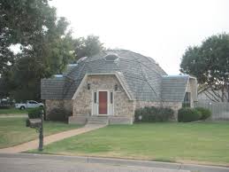 Dome Home Is Almost As Good As A Hobbit Hole Geodesic Dome Homes Dome House Dome Home