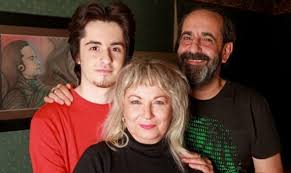 Mazhar alanson'un konserinde i̇zdiham yaşandı. Mazhar Alanson Sosyal Medya Paylasimiyla Dikkat Cekti