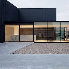 Minimalist Black And Glass Exterior Architecture Architecture Minimaliste Maison Contemporaine Maison Minimaliste