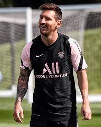 He turned down psg and city approaches months ago, as he only wanted barça. Duerk3eyaz0fvm
