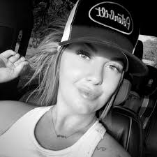 what are the addresses to Christmas lights around Fort Smith/Barling and is  the train running at Creekmore tonight?