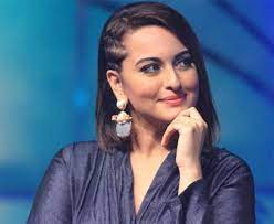 Sonakshi sinha is the daughter of actor and politician shatrughan sinha and her mother poonam sinha. Latest Sonakshi Sinha Hairstyles Haircuts 2019 Beauty Health Tips
