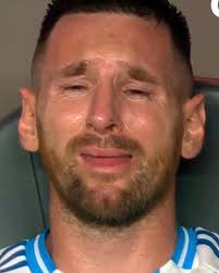 Solo un coloso de esta magnitud como Messi, después de ganar todo, llora  como un niño desconsolado. Gigante.
