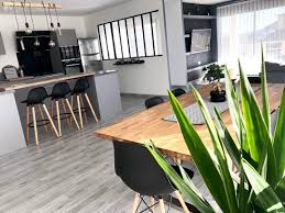 Modern Stilin Cehresi Bu Evde Rustik Dokunuslarla Yumusamis Ev Gezmesi Home Deco Ev Icin Ev Dekoru