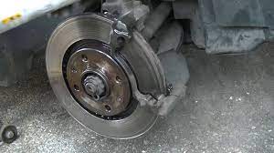 Comparer les offres et trouver le meilleur garage pas cher. Changer Des Plaquettes De Frein En 15 Minutes Youtube