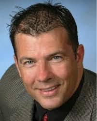 Louis Huddleston's Instagram, Twitter & Facebook