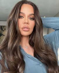 DESLIZA 👉 para ver el nuevo corte de pelo de Khloe Kardashian y cuéntanos  si te gustó el cambio 🔥😏⁠ 📸 @khloekardashian⁠ ⁠ #Celebrities