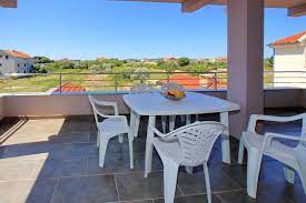 Golubić ist ein berg in kroatien und hat eine höhe von 348 meter. Apartments Golubic Kroatien Bibinje Booking Com