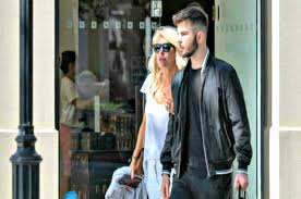 Ειναι το νεο ζευγαρι τησ showbiz; Feygei Apo Thn Ellada O Aggelos Latsios H Fwtografia Ths Menegakh Poy Prodwse To Mystiko