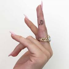 Finger Tattoos Designs Aftercare And Answers To Your Questions Chronic Ink