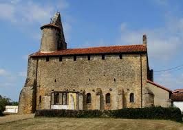 Eglise Fortifiee De Bascons Chateau Feodal Et Ruine Medievale Eglise Batiment Religieux Cathedrale