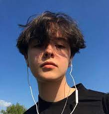 Vtoroj Moj Fanfik Pro Kio Voobshe On Krash I Muzh Vot Da Spojlerov Ne Bu Fanfik Fanfik Amreading Books In 2021 Short Hair Styles Boy Hairstyles Androgynous Hair