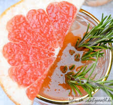 Flamingo Gin Tonic Mit Grapefruit Und Rosmarin Rezept Gin Grapefruit Rosmarin