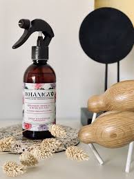 Air Wick Botanica Desodorisant Maison Spray D Interieur Geranium Rose En 2020 Desodorisant Maison Desodorisant Dessous De Plat