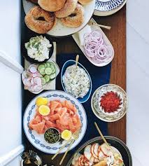 How To Throw The Ultimate Bagel Brunch Bar A Bagels Brunch Et Recette De Petit Dejeuner