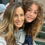 Samantha Kellogg's Instagram, Twitter & Facebook