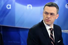 La gătit e expert, dar când vine vorba de săpat și plantat chef florin dumitrescu face tot ce poate să se eschiveze. Antena 3 SomatÄƒ Public De Cna Pentru Lipsa De Echilibru A Lui RÄƒzvan Dumitrescu