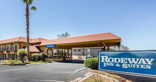 Rodeway inn & suites fort lauderdale airport & cruise port, located 6 km from port everglades, features free wi fi throughout the venue. Hotel In Canyon Lake Near Lake Elsinore Perris Valley Temecula Wine