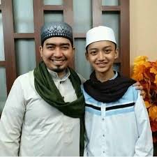Oi.adik berjilbab ungu.jarang azmi mau menyambungnya mp3 duration 6:16 size 14.34 mb / aznovara al abshor 11. Nama Keluarga Gus Azmi Masnurul