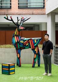 장성 군수와 목포에서 무안 감리를 지낸 부농 초정 (草亭) 김성규 (金星圭)와 순천박씨 사이의 장남으로 태어났다. ì¼€ì´ì˜¥ì…˜ì—ì„œ ê¹€ìš°ì§„ ìž'ê°€ ì²­ë…„ìž'ê°€ ì¤' ìµœê³ ê¸°ë¡ì„ ì„¸ìš°ë‹¤ ì‹œì‚¬ë§¤ê±°ì§„