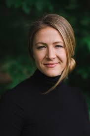 Lucy Bates's Instagram, Twitter & Facebook