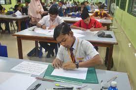 Ia terletak di johor bahru dan terletak berdekatan dengan pusat perlancongan desaru yang popular. Sekolah Berasrama Penuh Integrasi Rawang Wikiwand