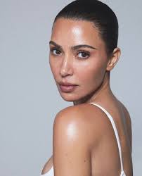 Kim kardashian in 2009 vs Kim kardashian in 2024 Face card never declining  🤭