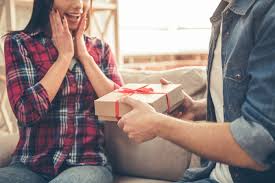 Finding the right gift for that special guy in your life is hard enough. 7 Thoughtful Gifts To Give Someone You Just Started Dating That Cost Little To No Money Consumer Rankings Com