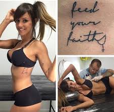Carol dias faz quatro séries deste exércicio, sendo a primeira com 12 repetições e carga de 10 quilos, a segunda com 10 movimentos e 20 quilos. Conheca As Tatuagens Da Carol Dias Amo Tatuagem