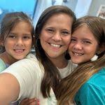 Danielle Toro's Instagram, Twitter & Facebook