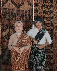 Nabi muhammad rasulullah saw bersabda dalam salah satu hadis bahwa seluruh permukaan masjid pertama yang didirikan oleh nabi muhammad saw sewaktu hijrah dari mekkah ke madinah adalah masjid quba, lalu kemudian masjid nabawi. Inspirasi Prewedding Islami Tanpa Bersentuhan Tangan Namun Tetap Romantis