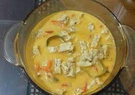 Yam ungkep (masak dengan bumbu ungkep kuning) 1/2 buah kol putih, iris halus 3 keping mie telor, rebus hingga matang 3 keping bihun jagung, rebus hingga matang 3 lembar daun salam 4 lembar daun jeruk 2 batang sereh, geprek 1.500 ml air 1 batang daun bawang, iris halus kaldu bubuk secukupnya garam secukupnya minyak goreng. Resep Sayur Tempe Kuah Santan Yang Bisa Manjain Lidah Kreasi Masakan