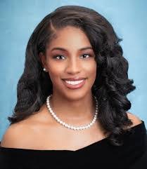 Danielle Dansby's Instagram, Twitter & Facebook