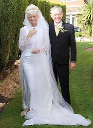 Couple Celebrates 50 Years Of Love By Wearing Same Wedding Clothes They Wore In 1966 Bored In 2020 Popular Wedding Dresses Formal Dresses For Weddings Wedding Outfit