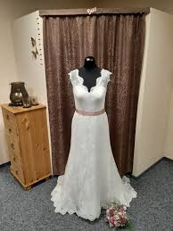 Vintage brautkleider zeichnen sich durch ihre umwerfende romantik und leichtigkeit aus. Romantisch Vintage Brautkleid Brautparadies Jordan 2911 5 Brautparadies Jordan