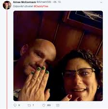 5letý Sam byl šikanován za nalakované nehty. Bije se za něj otec i hráč  amerického fotbalu