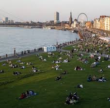 The flight season changes at the end of march and the end of october. Corona Notbremse Ab Dienstag In Dusseldorf Welt