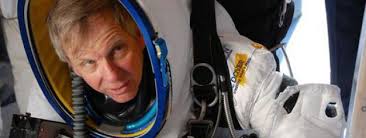 Alan Eustace, vice-président de Google, bat le record de la plus longue  chute libre