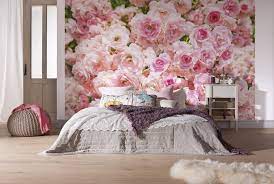 behang met rozen 45 foto s muurbekleding met witte en rode blauwe en gele rozen aan de muur mooie opties in het interieur