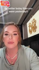 Ashlee Murphy's Instagram, Twitter & Facebook