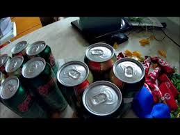 что можно сделать из жестяной банки из под колы Tort Iz Pivnyh Banok Originalnyj Podarok Youtube