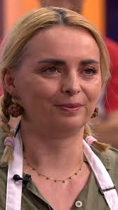 Selma Karić svojim znanjem i vještinama uspješno je osvojila svoje mjesto u  MasterChefu. "Ja nisam došla ovdje da se igram", kratko i jasno poručila je  samouvjereno Selma. 😉 #MasterChefHR