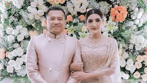 Anang hermansyah adalah seorang penyanyi, musisi, dan politikus berkebangsaan indonesia. Anang Hermansyah Dan Ashanty Pindah Ke Apartemen Mau Dekat Aurel
